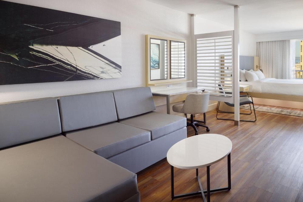 King Studio with Balcony - Pool View interior