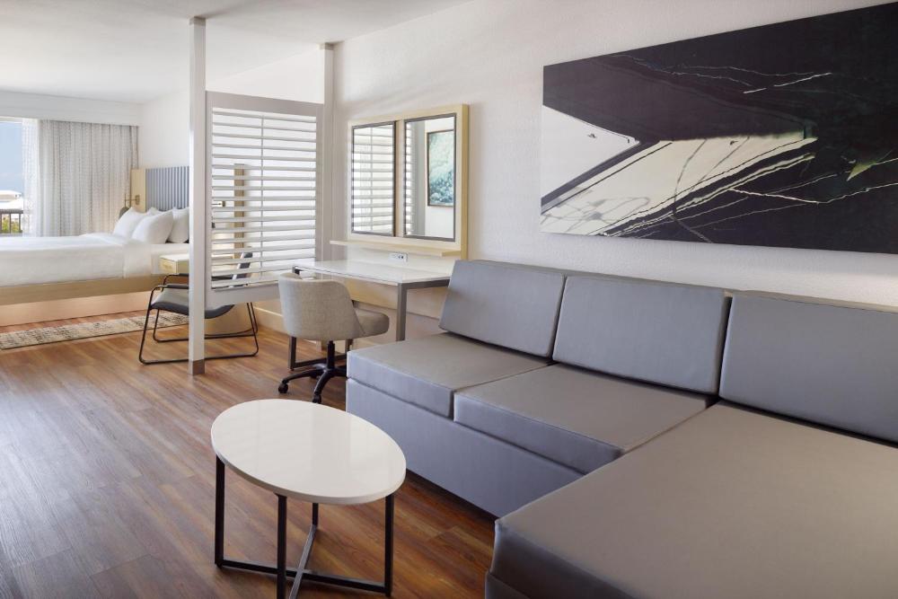 King Studio with Balcony interior